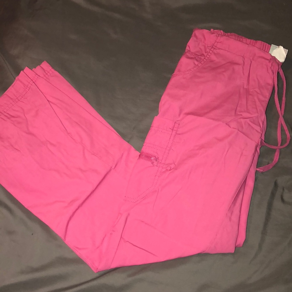 Scrub Set 👩🏼‍⚕️ - Picture 2 of 5